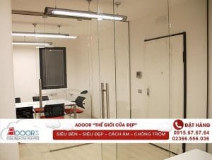 Cửa kính cường lực tại các phòng họp mang tính chuyên nghiệp