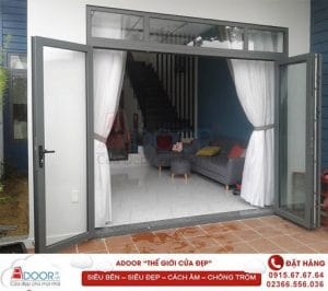 Mặc nắng mưa, cửa vẫn bền bỉ