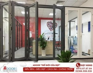 Cửa kính cường lực lùa xếp được sử dụng nhiều tại các nhà hàng, khách sạn