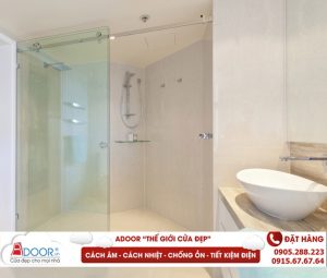Mẫu cửa kính cường lực đẩy ngang tại phòng tắm