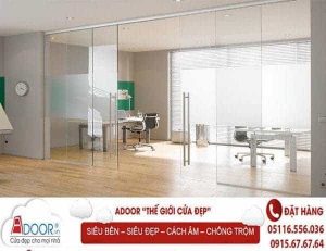 Mẫu cửa kính cường lực tại không gian phòng làm việc