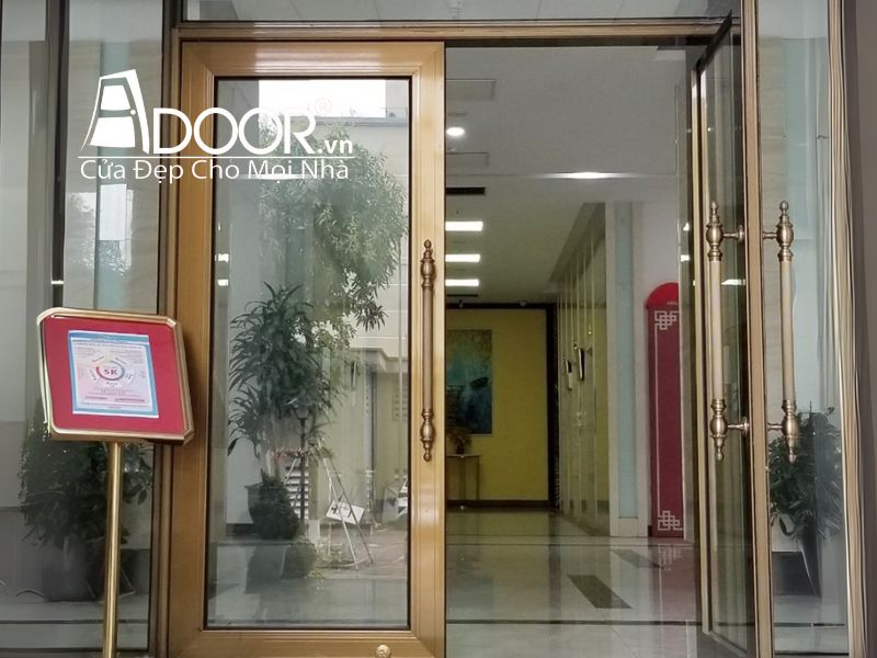 Mẫu Cửa nhôm thủy lực màu vàng